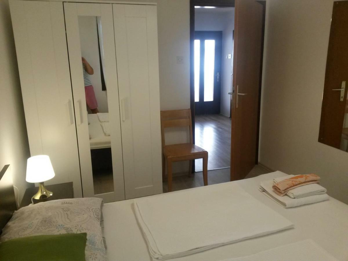 Apartmani Niessner Malinska Buitenkant foto