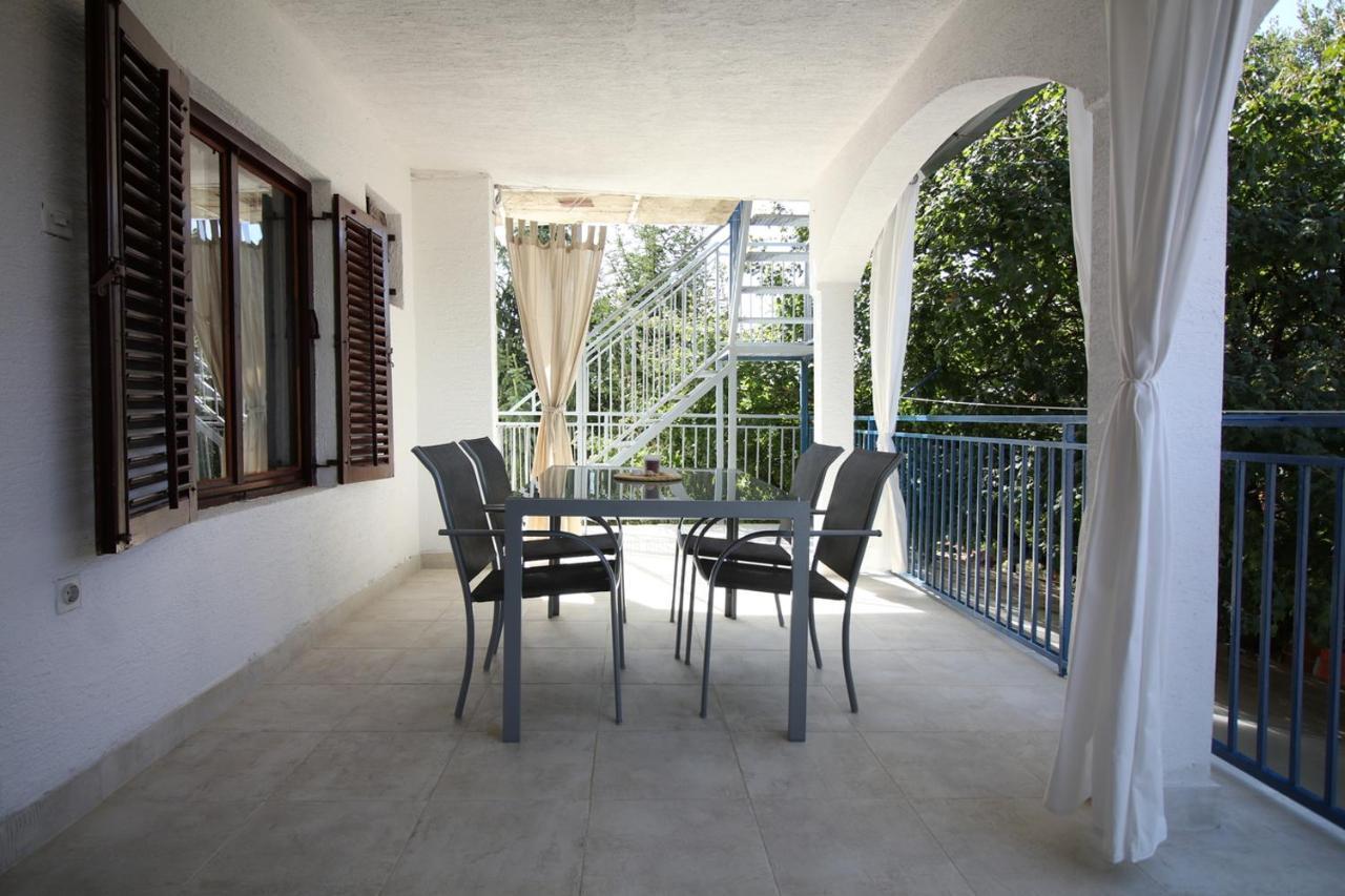 Apartmani Niessner Malinska Buitenkant foto