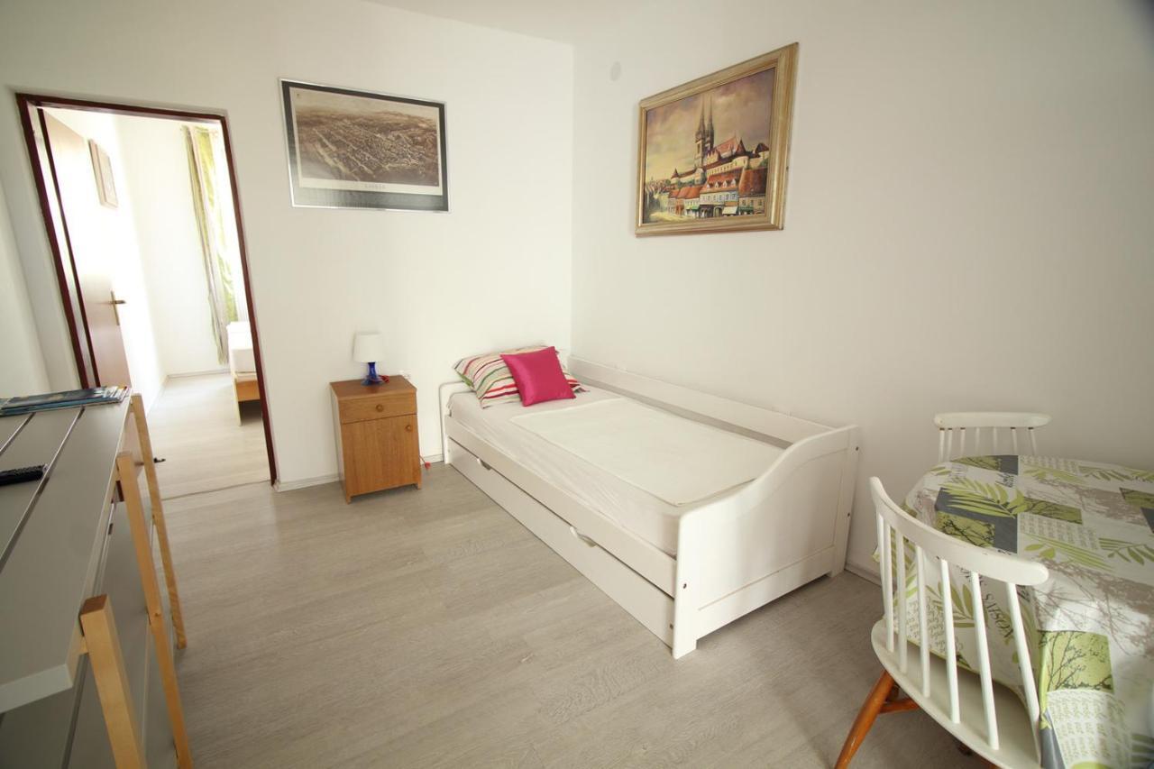 Apartmani Niessner Malinska Buitenkant foto