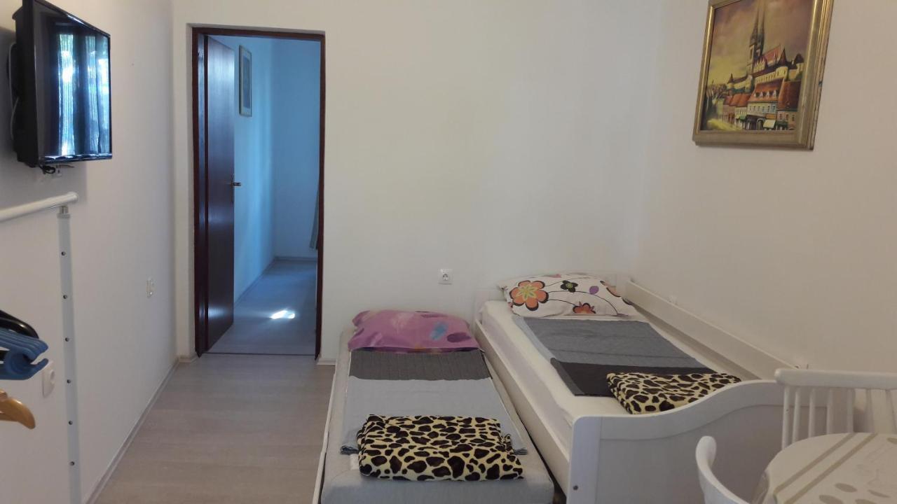 Apartmani Niessner Malinska Buitenkant foto
