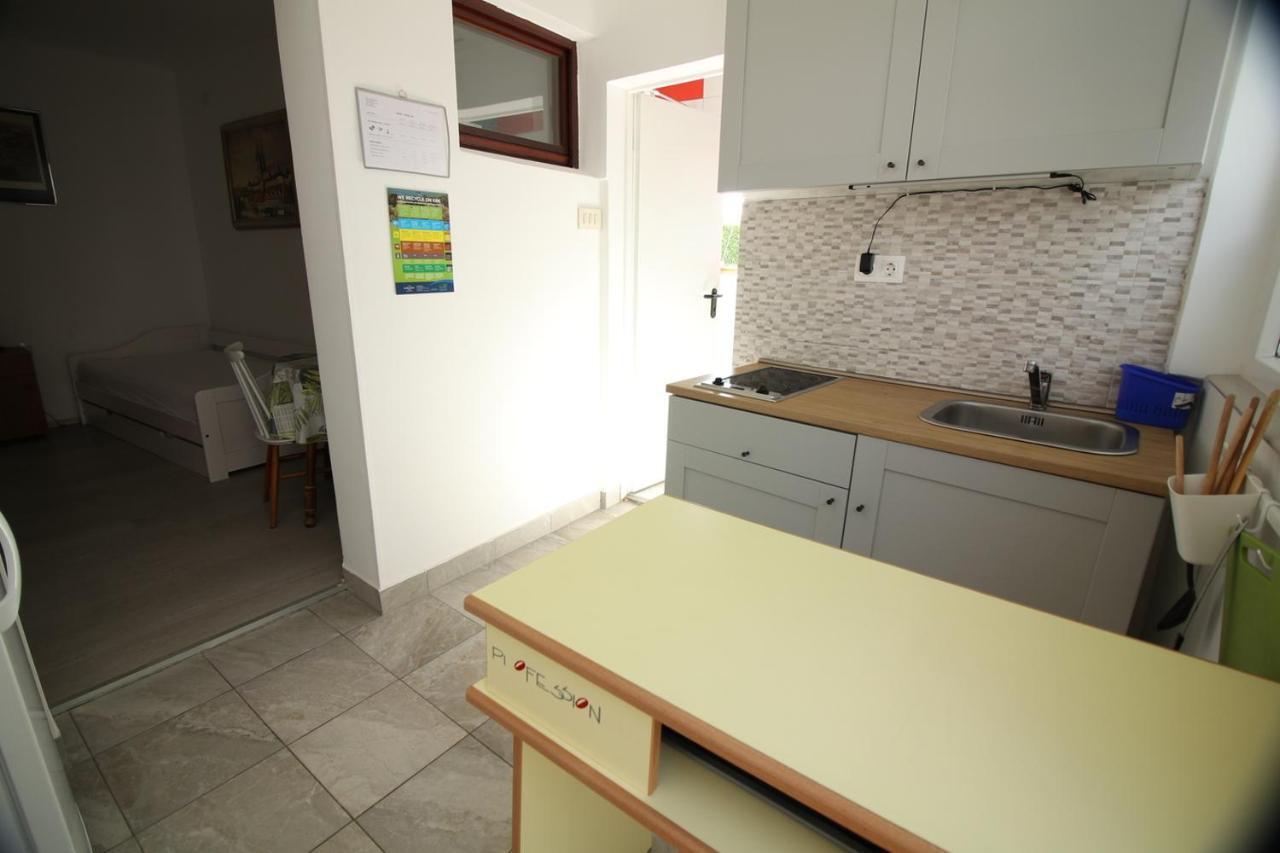 Apartmani Niessner Malinska Buitenkant foto