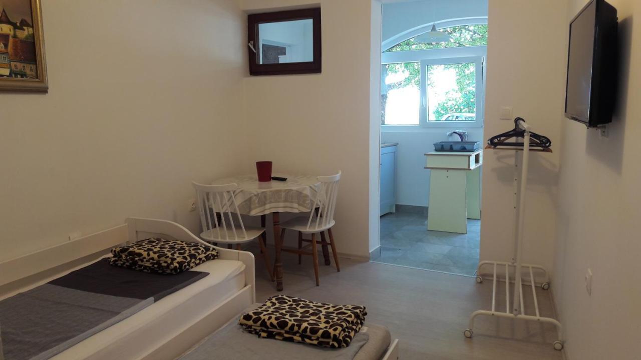 Apartmani Niessner Malinska Buitenkant foto