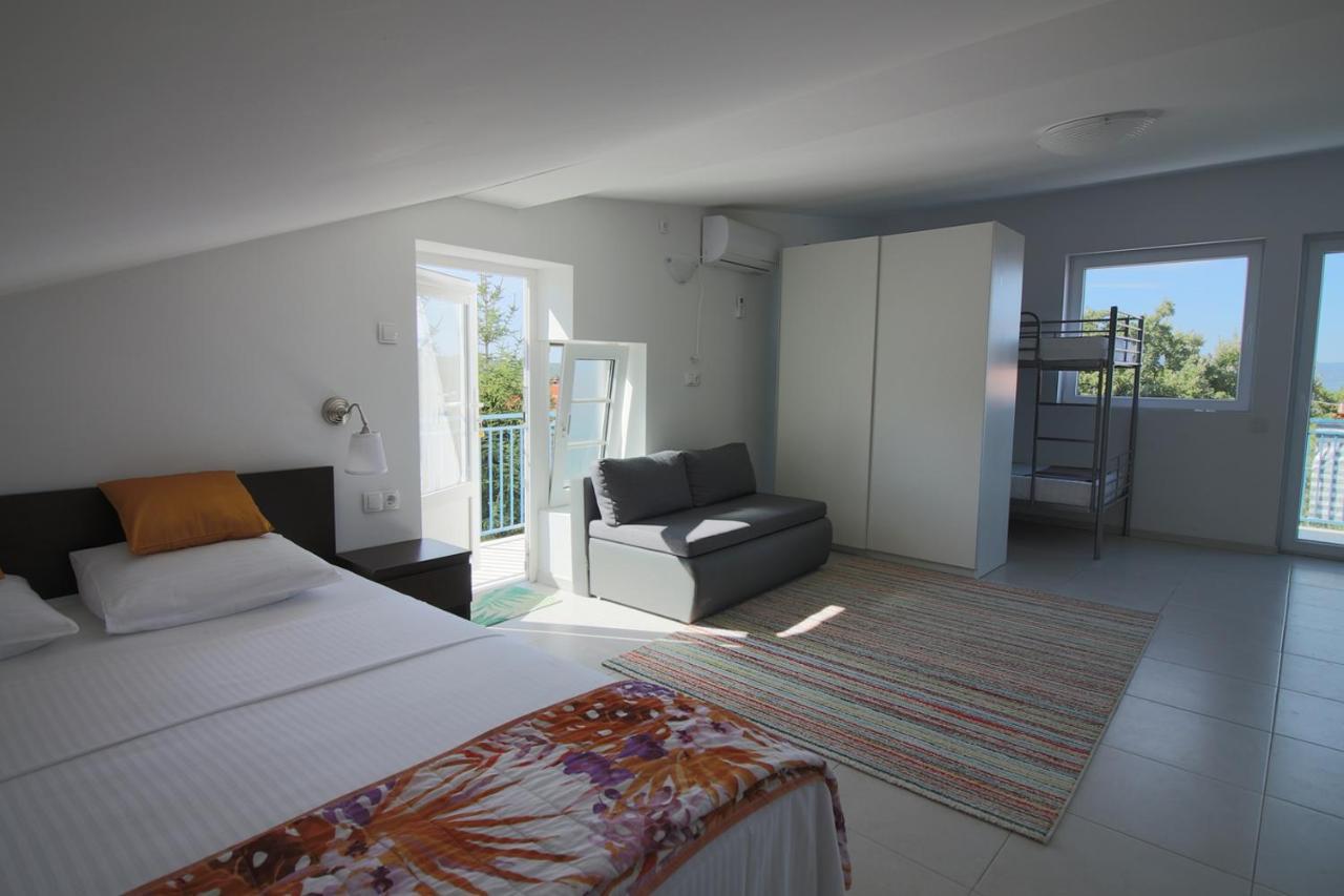 Apartmani Niessner Malinska Buitenkant foto